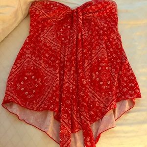 Extra cute strapless shirt. ♥️